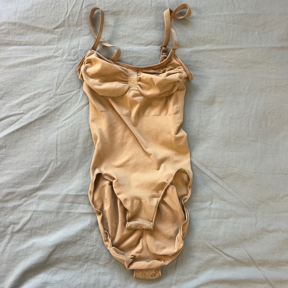 SKIMS Fits Everybody Cami Bodysuit Tan Beige Adjustable Straps Snap Closure S M‎